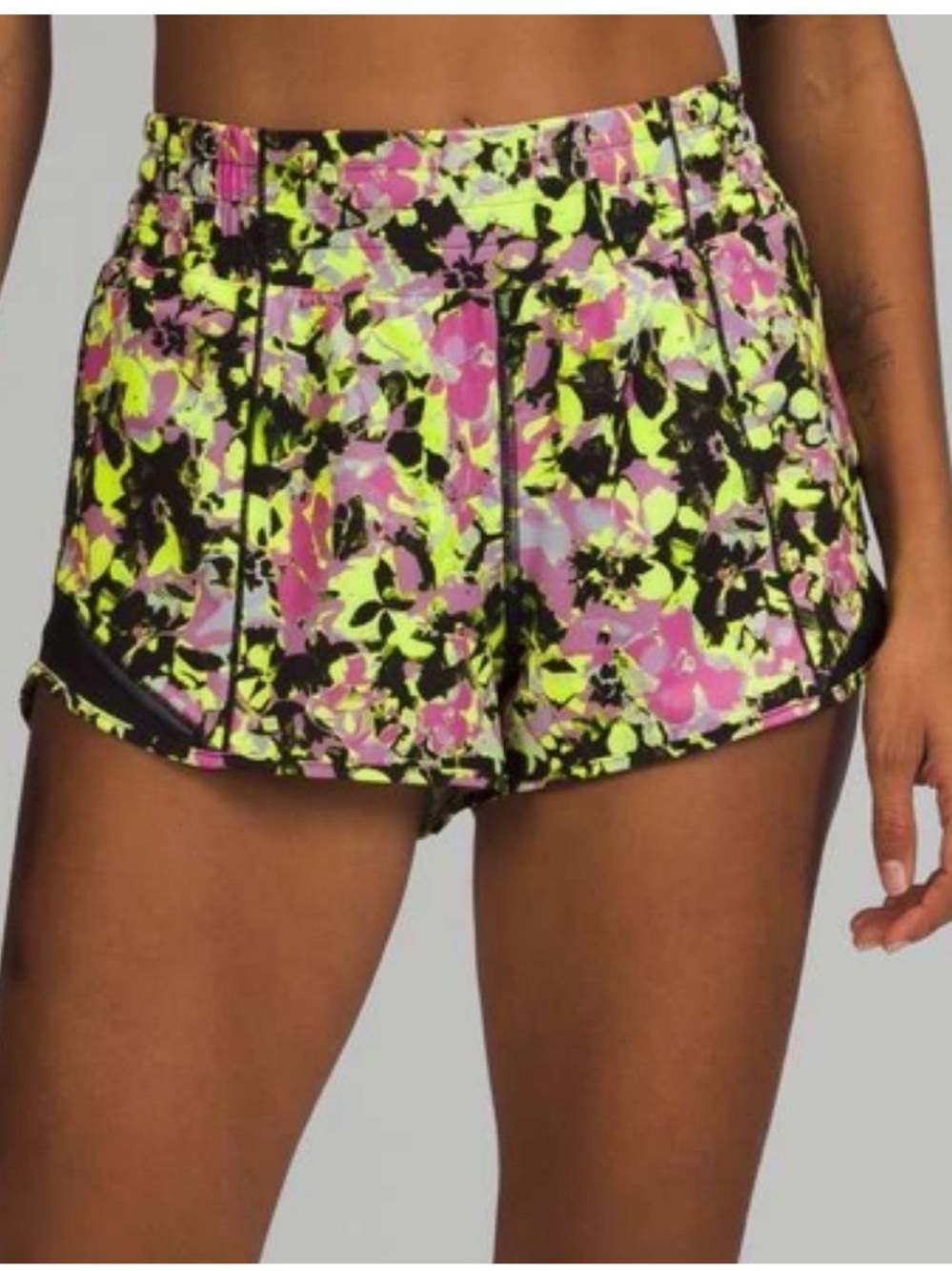 Lululemon Hotty Hot Shorts Inflected Highlight Yellow Multi/Black Size 10 2.5”